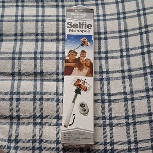 Bluetooth Selfie Monopod with Remote